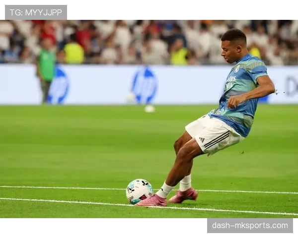 姆巴佩点球稳健助法国队再创辉煌，决赛表现引热议